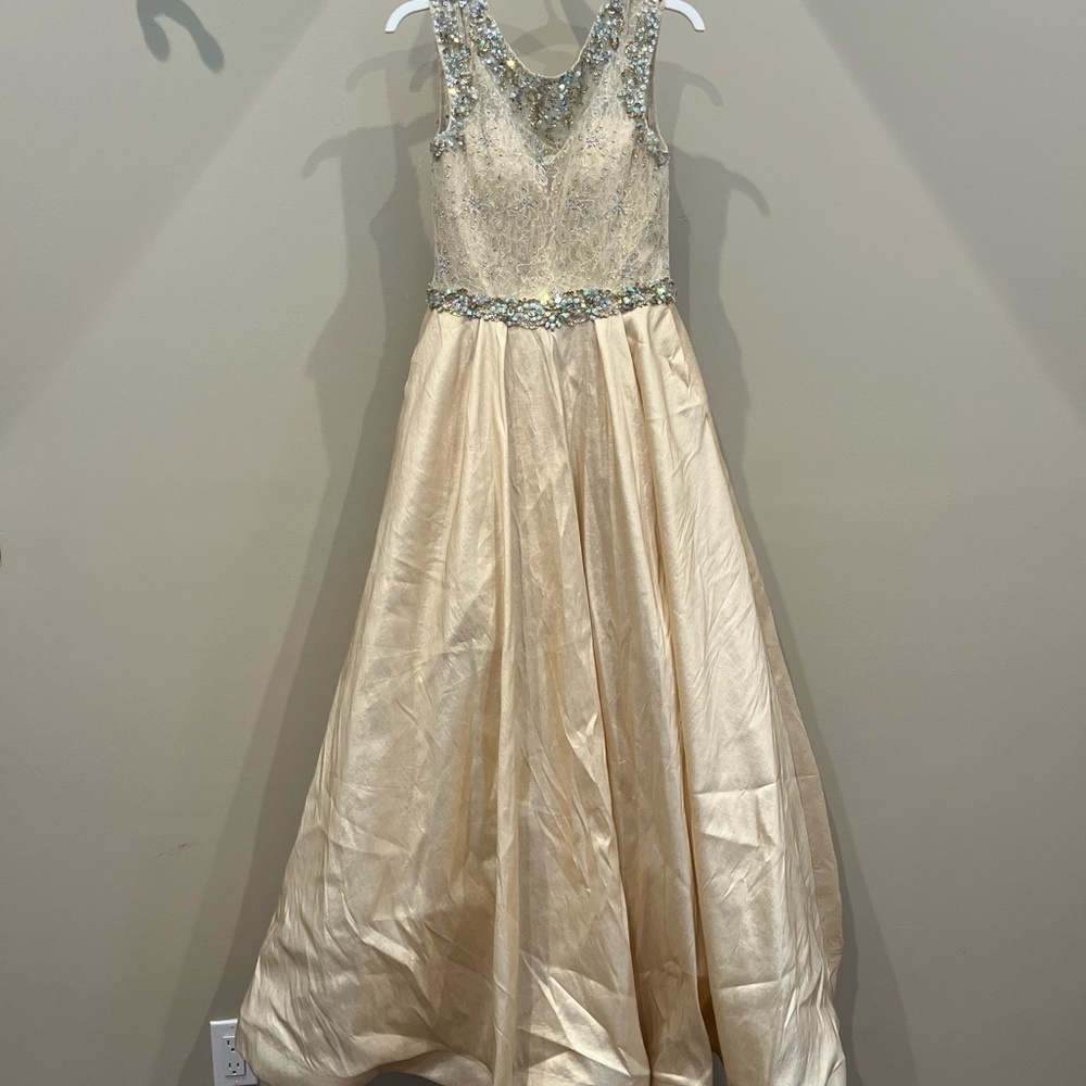 Mac Duggal Aline ballgown size 8 good condition
